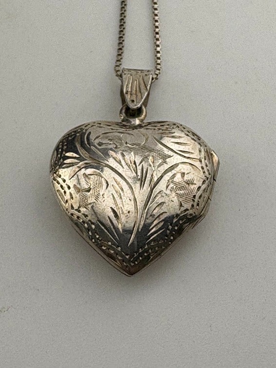 SU THAILAND 925 STERLING SILVER FLORAL ETCHED HEART LOCKET NECKLACE 18″ LOVE 697