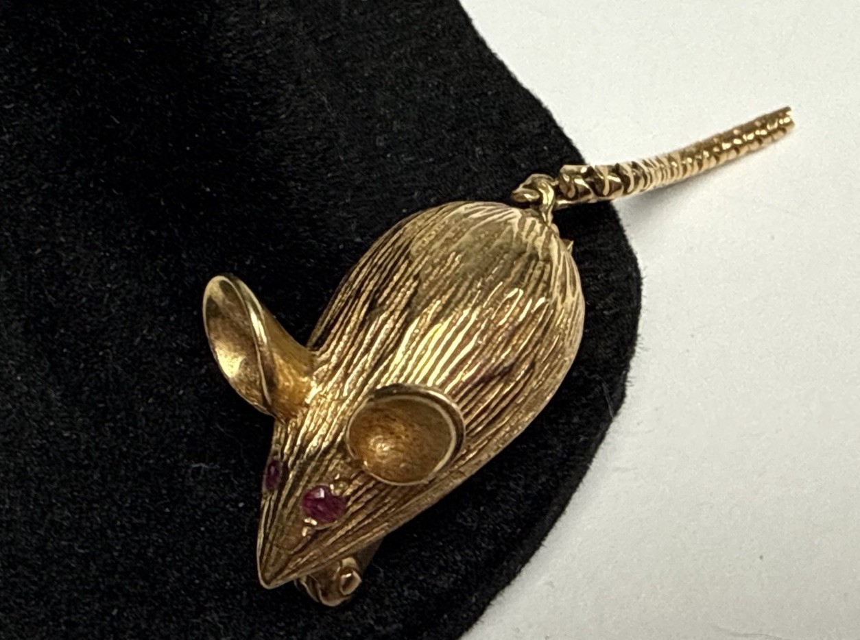 14k Yellow Gold Mouse Ruby Eyes Articulated Tail Figural Small VTG Brooch Pin