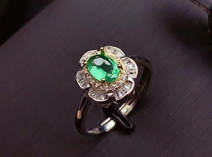 Natural Eye Clean Green Emerald Sterling Silver 925 Handmade Women Floral Ring
