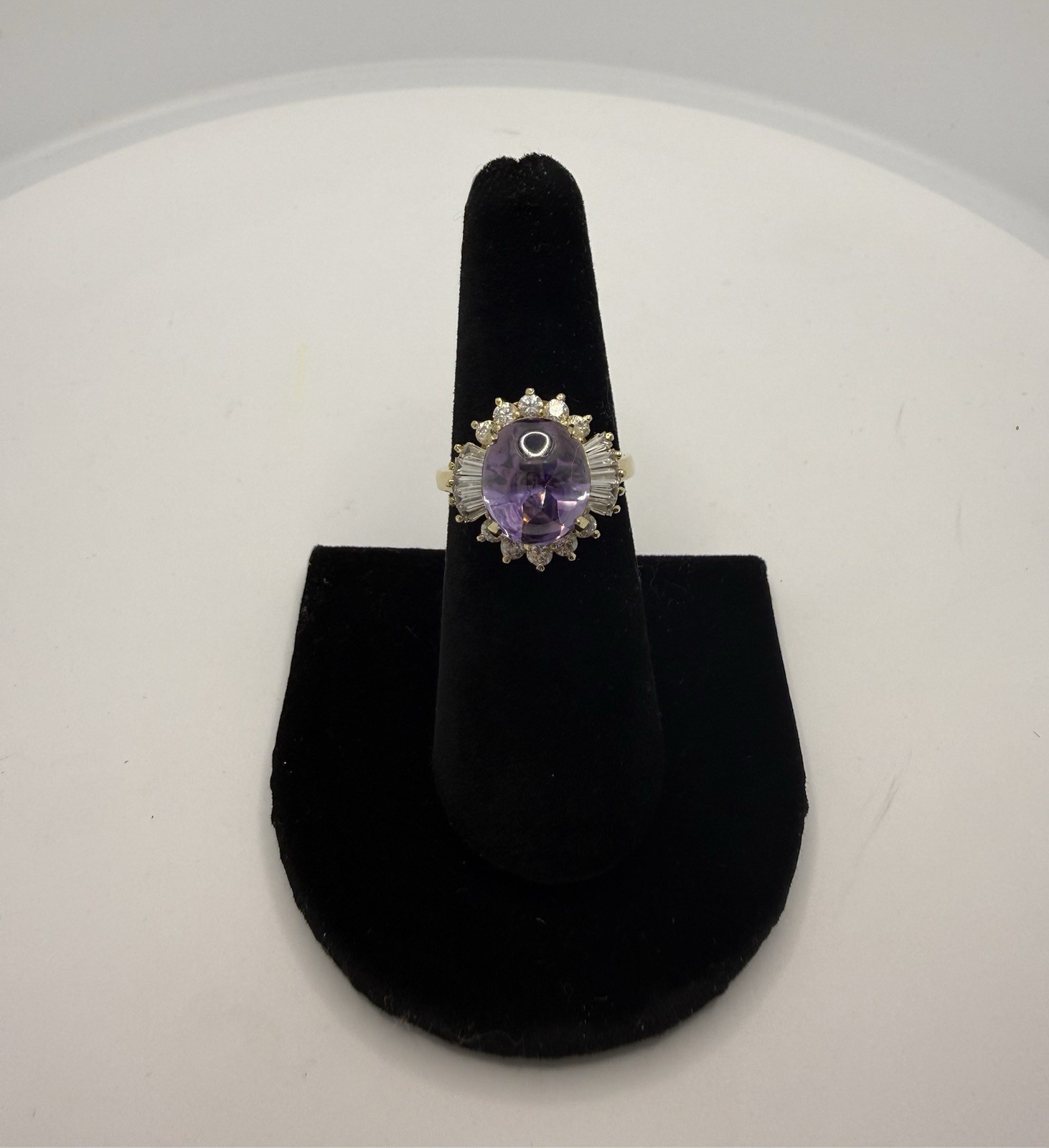 14 K Gold Ring Size 6.5. (total weight 6.0g) Excellent Condition.