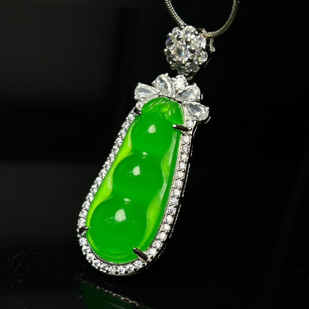 Natural ice Green jade Jadeite Carved Foo bean Pendant&Necklaces 福豆
