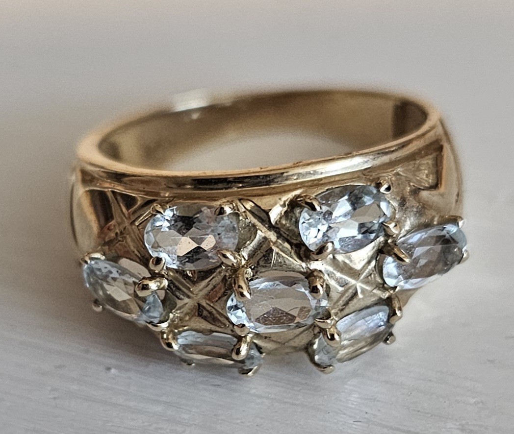 BEAUTIFUL VINTAGE AQUAMARINE CLUSTER 10K RING SIZS 6