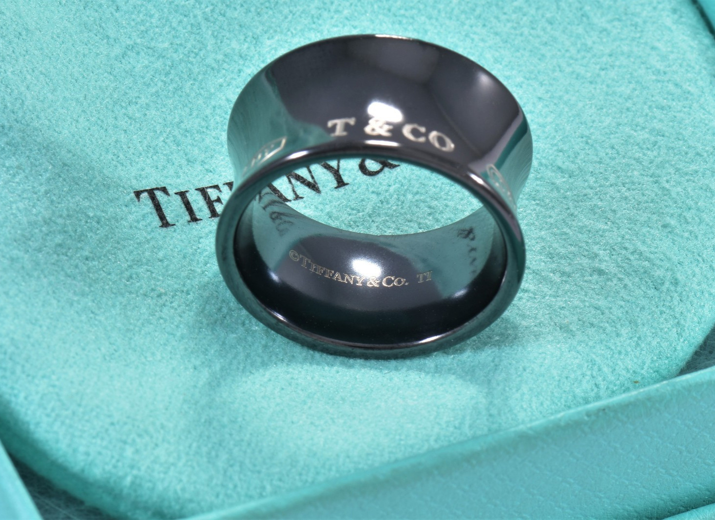 Size 4 Tiffany & Co Titanium 1837 Wide Concave Band Ring in Pouch Unisex Rare