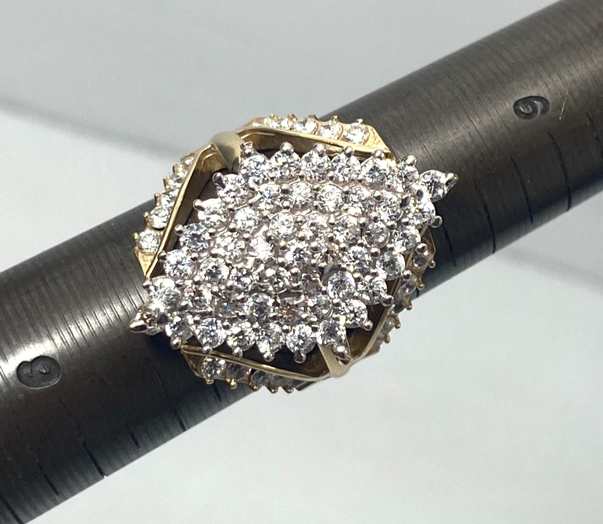 Yellow Gold Solid 10k Ladies Ring | Size 7.5 | 8.0 Grams | Stone