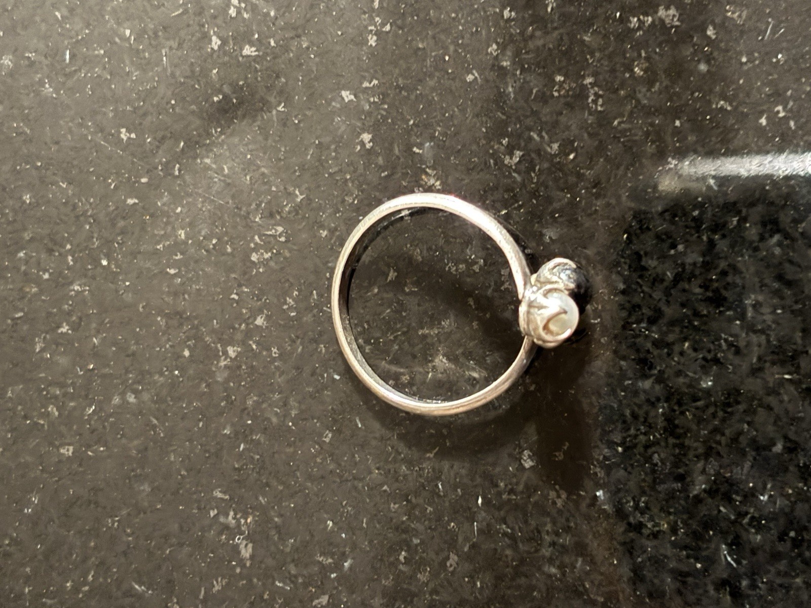 Signed 925 Sterling Silver Bypass Ring Black Hematite & White Pearl sz 7.5