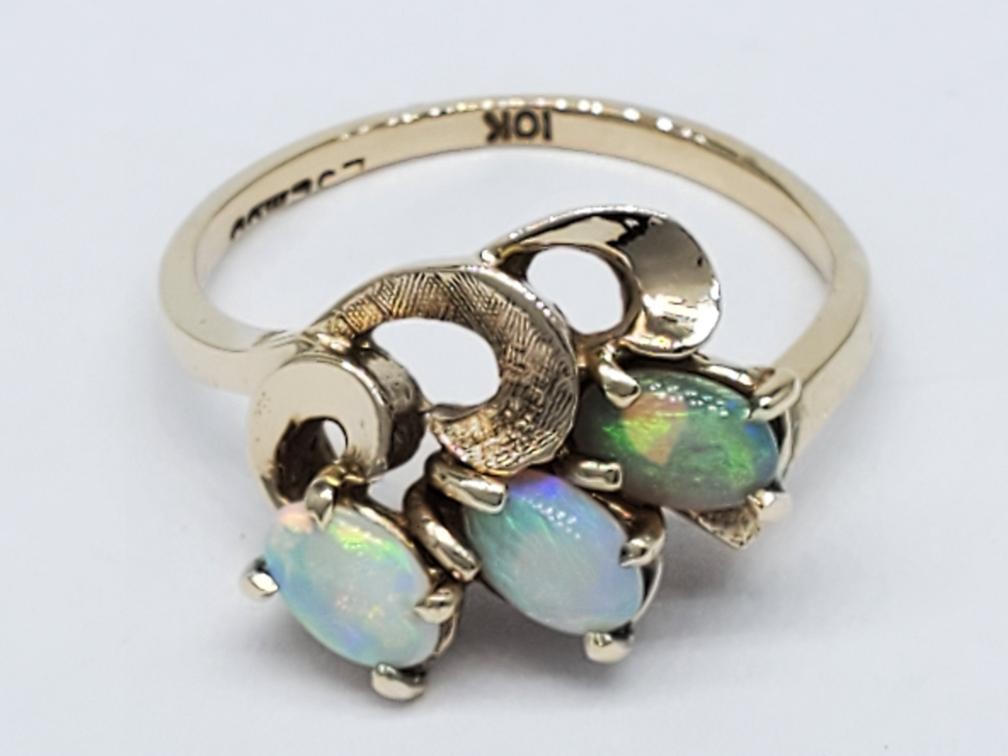 10K Solid Yellow Gold Cabochon Oval Cut White Opal Ring Size 6.5 (AP2038420)