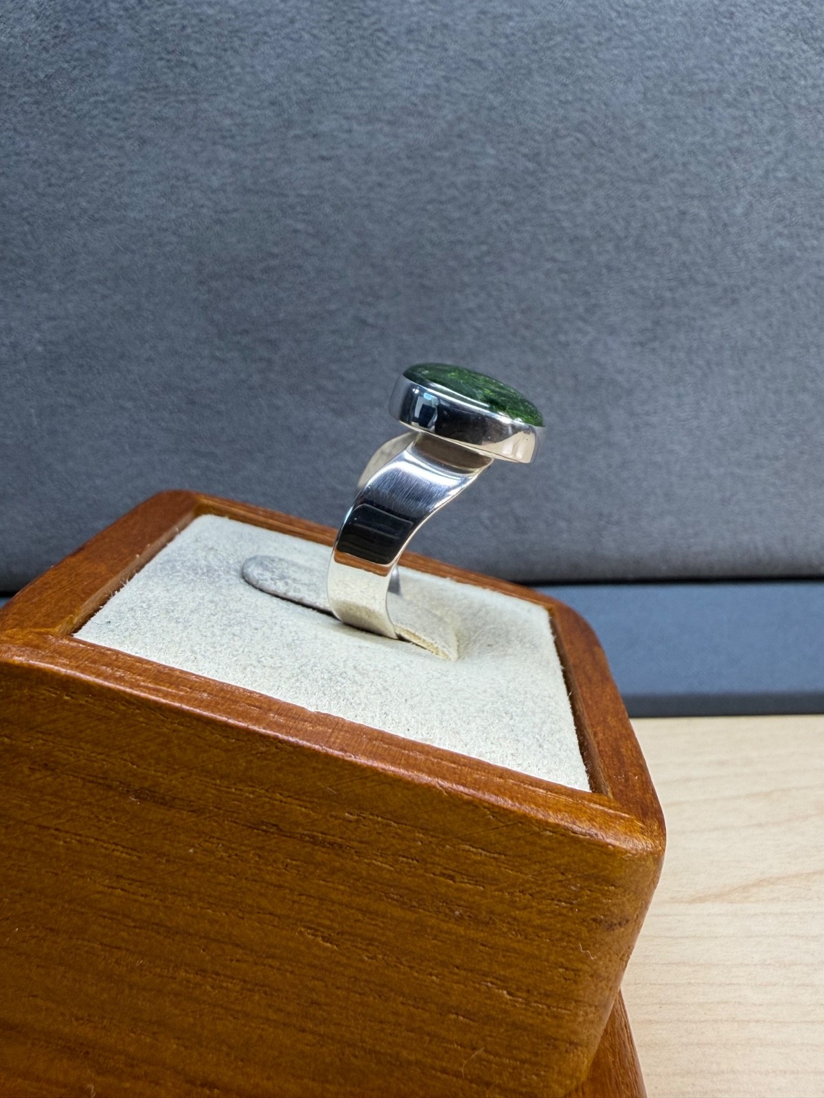 JAY KING DTR – Sterling Silver Cabochon Chrome Diopside Modernist Ring Size 7