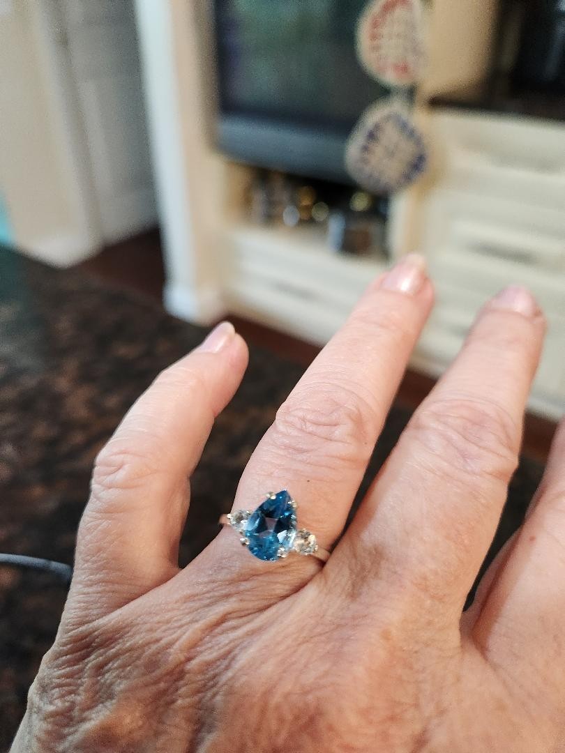 Gorgeous Sky Blue Topaz Ring, Clear side stones, Size 7, FREE SHIPPING!