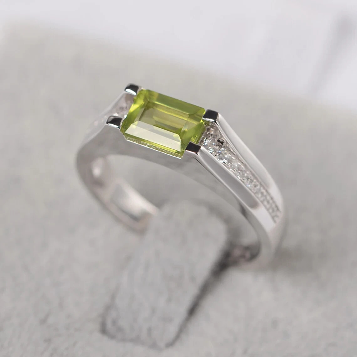 Natural Peridot Octagon Cut Gemstone 925 Sterling Silver Women Designer Ring