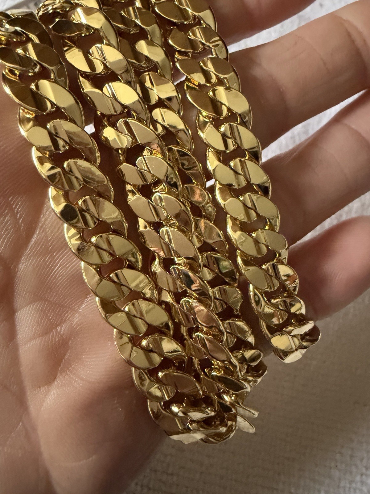 26 10mm Italy 750 Stamped Concave Cuban Link Chain