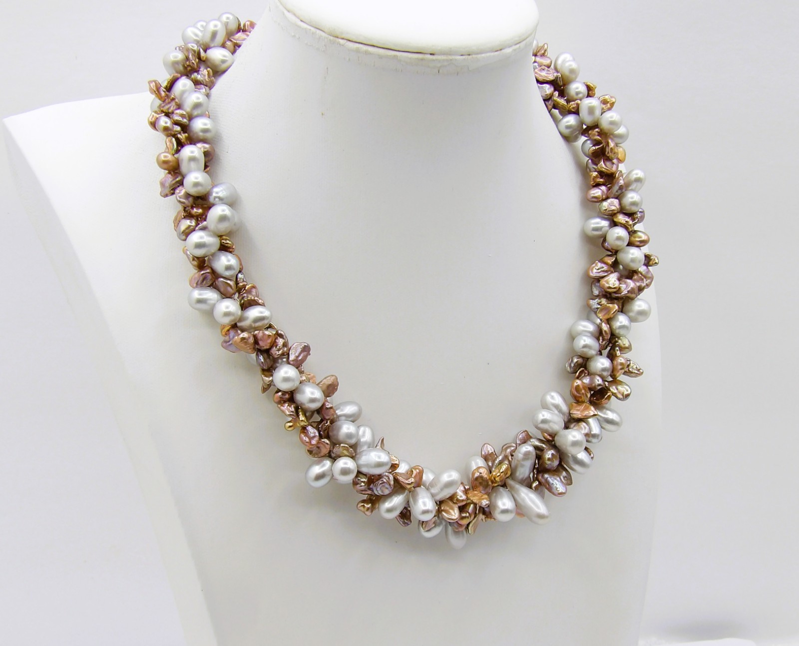 16.5 inches long High Quality Genuine Freshwater Pearl Necklace NK967
