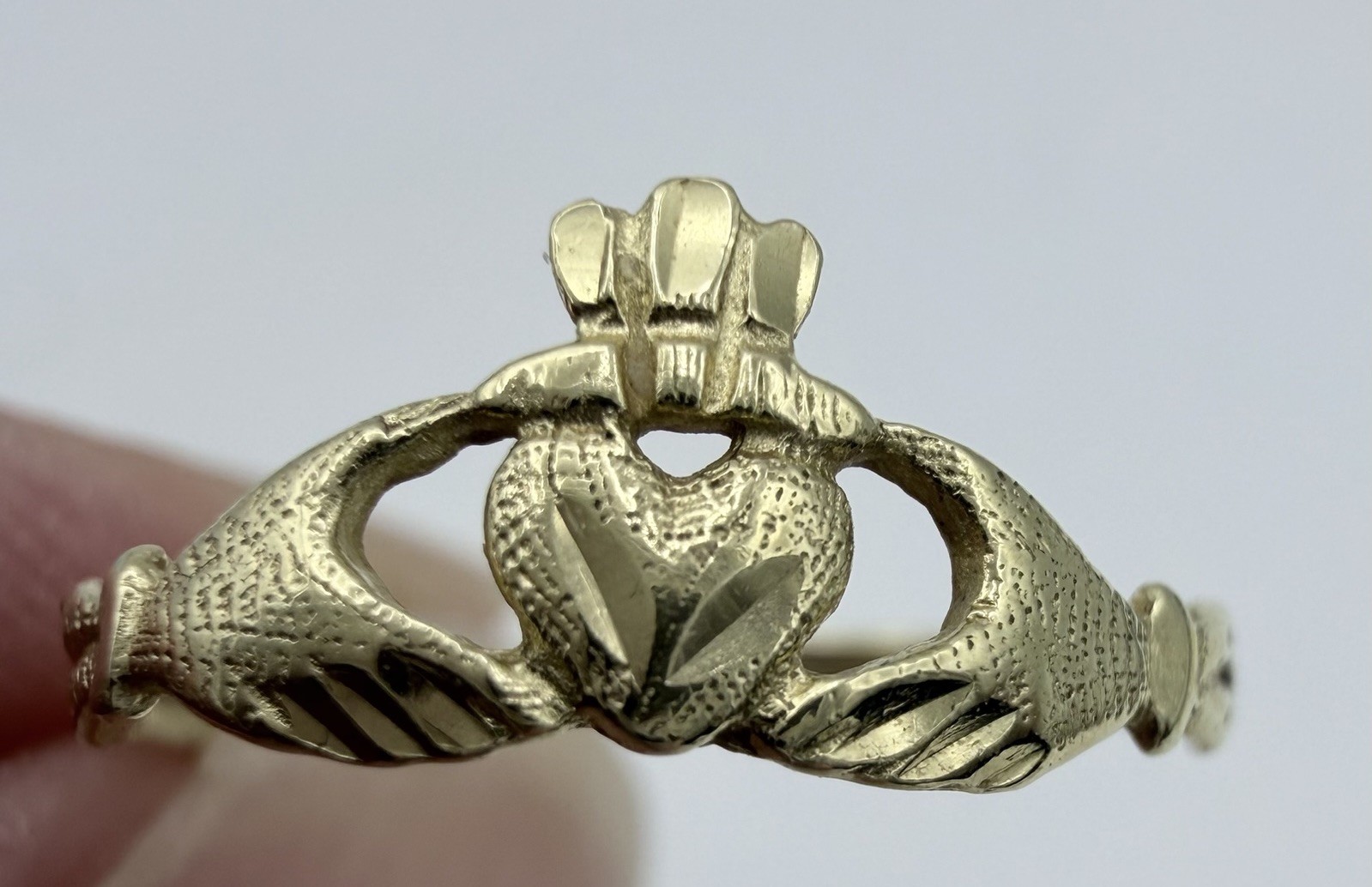 VINTAGE 14K YELLOW GOLD IRISH CLADDAGH RING SIZE 4 CHILD OR ADULT