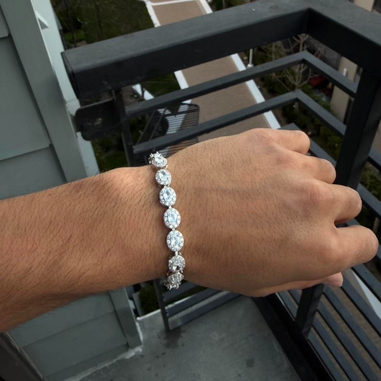 An exquisite moissanite bracelet with dazzling brilliance.