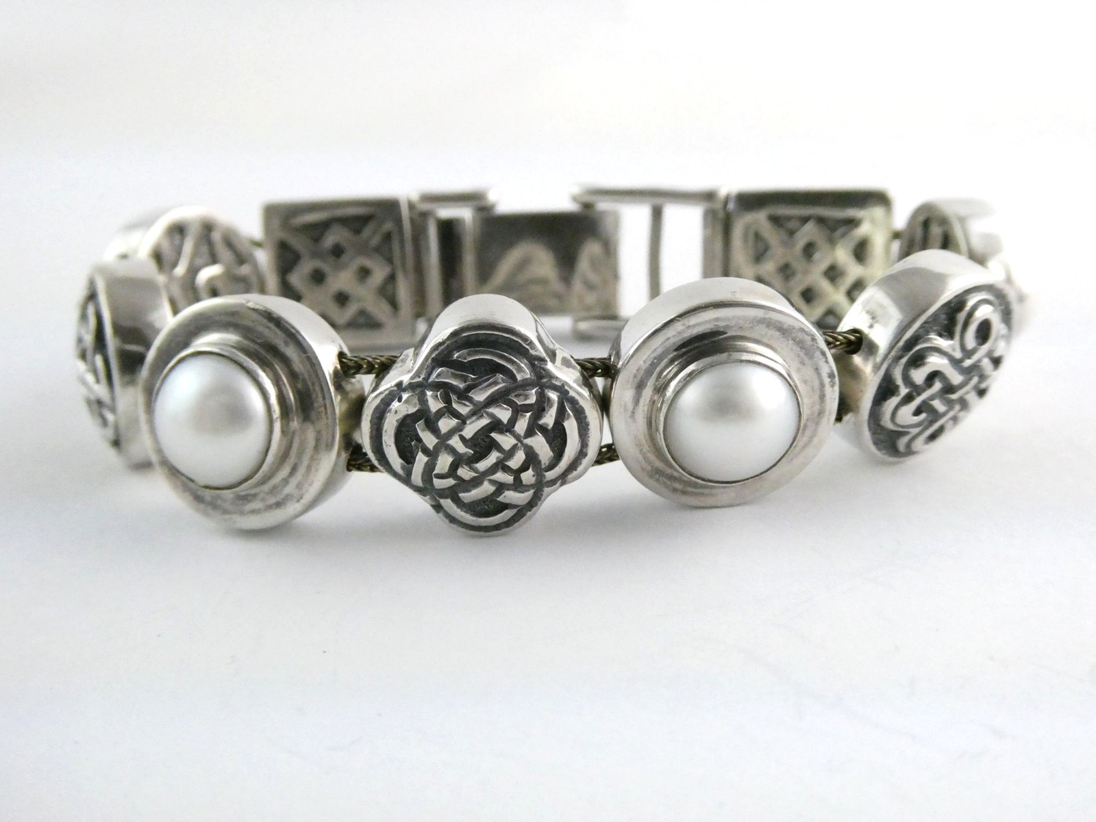 DAC Deborah Armstrong Sterling Silver Celtic Knot and Pearl Link Bracelet 6.75In
