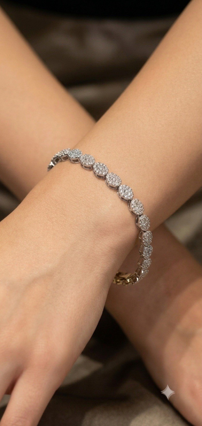 18K White Gold Round Diamond Tennis Bracelet Prong Set Box Clasp Signed