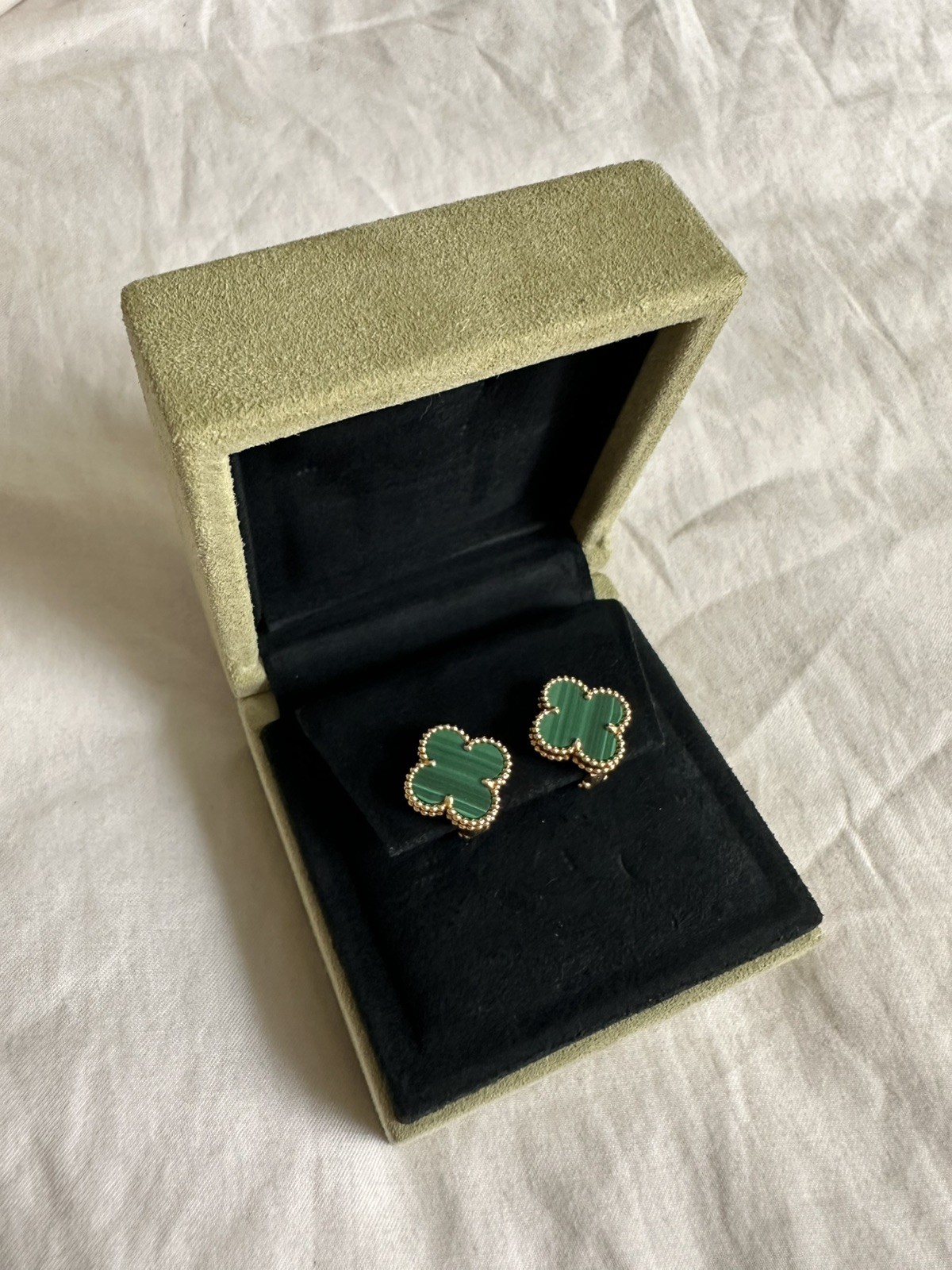 Authentic VAN CLEEF & Arpels Malachite Green Earrings – Box – MINT – MUST SEE