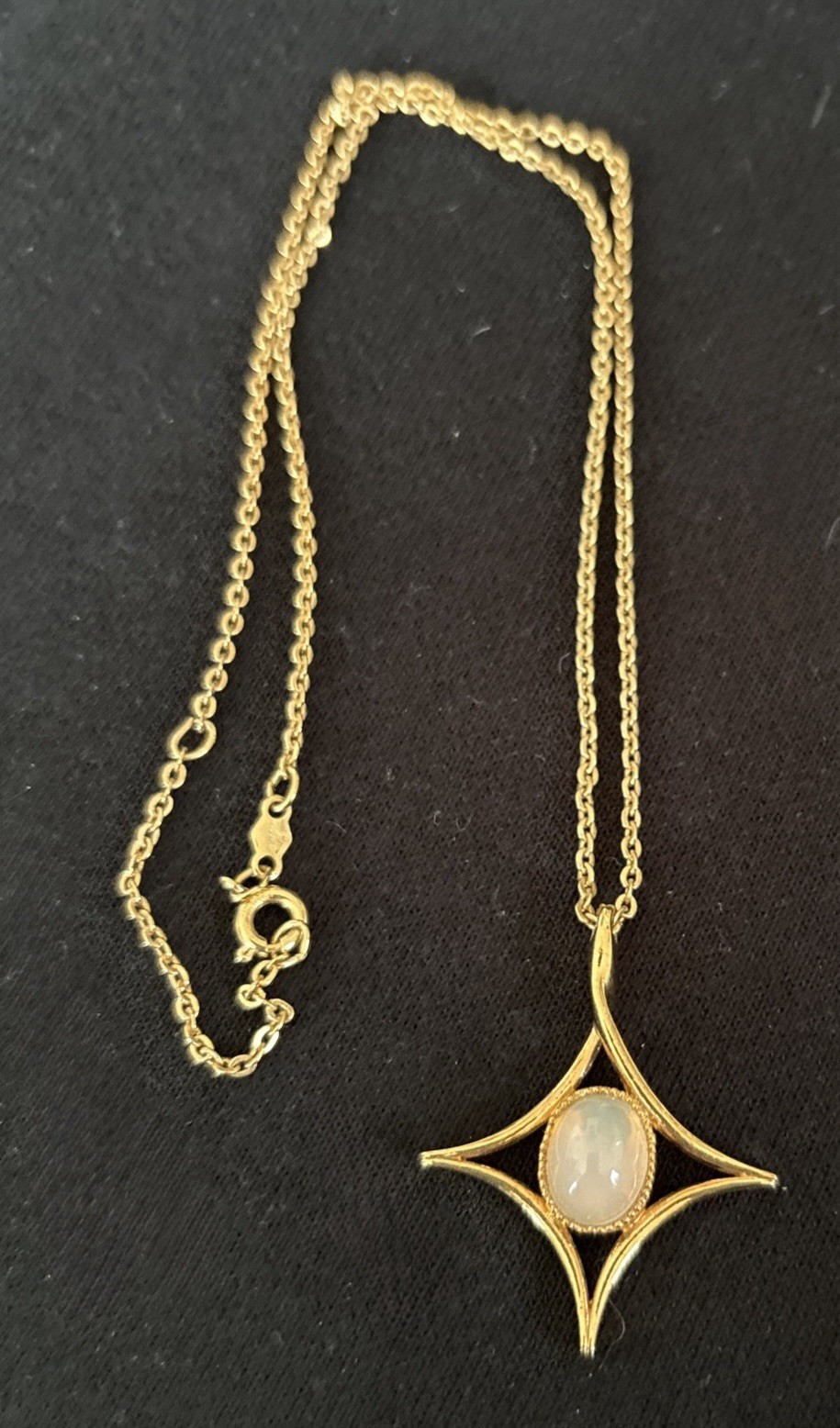 Vintage Sarah Coventry “Moon Beam” faux opal pendant necklace.