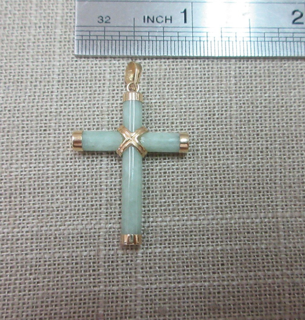 14k Gold Green Jade Diamond Chips Cross Pendant 2.6 Grams