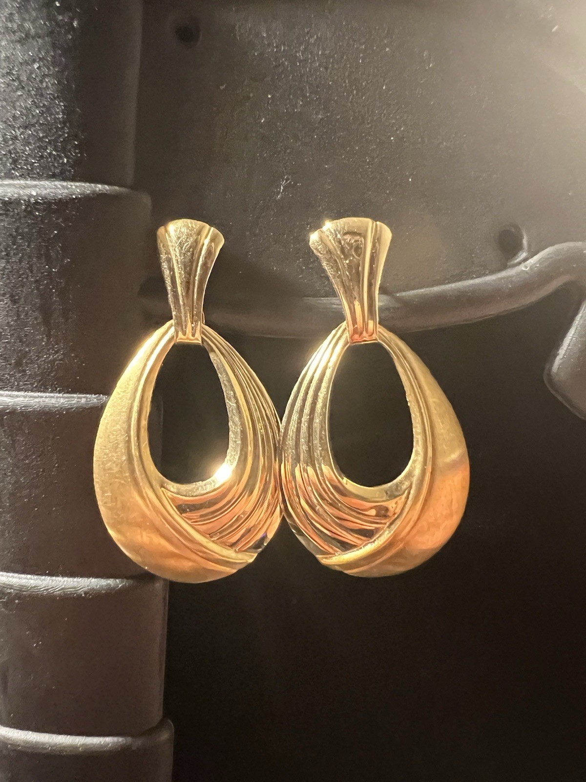 Vintage 14k Gold Open Teardrop Dangle Earrings 1 Inch. Large. Nice Design!