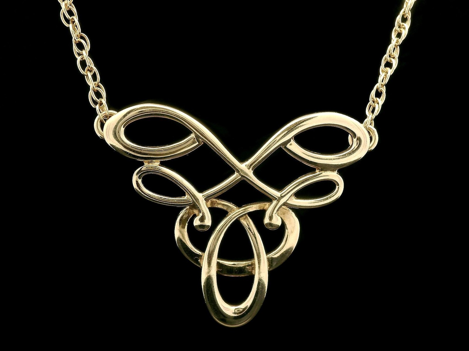 Ola Gorie 9ct Yellow Gold Open Large Tudor Pendant on 17″ Rope Link Necklace