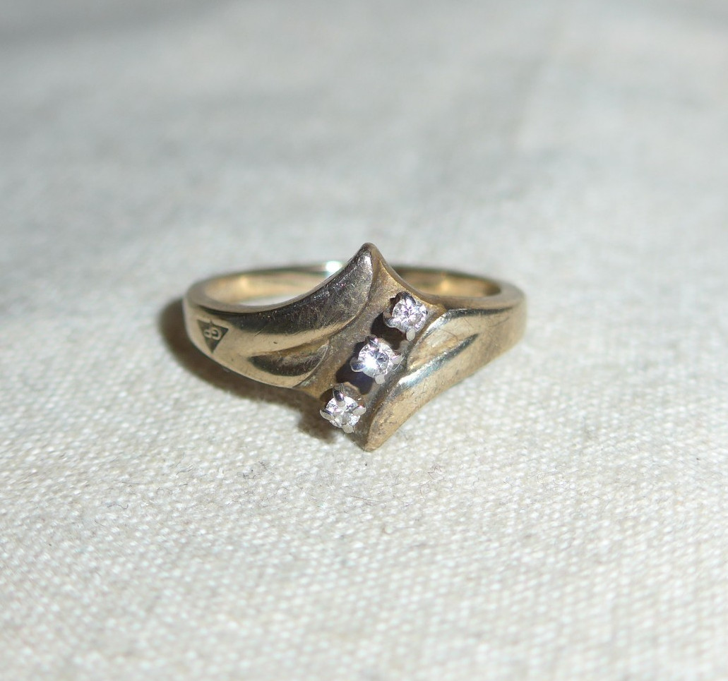 vtg 10K 3 Small Diamonds Georgia Pacific Employee Service Ring Sz 8.5