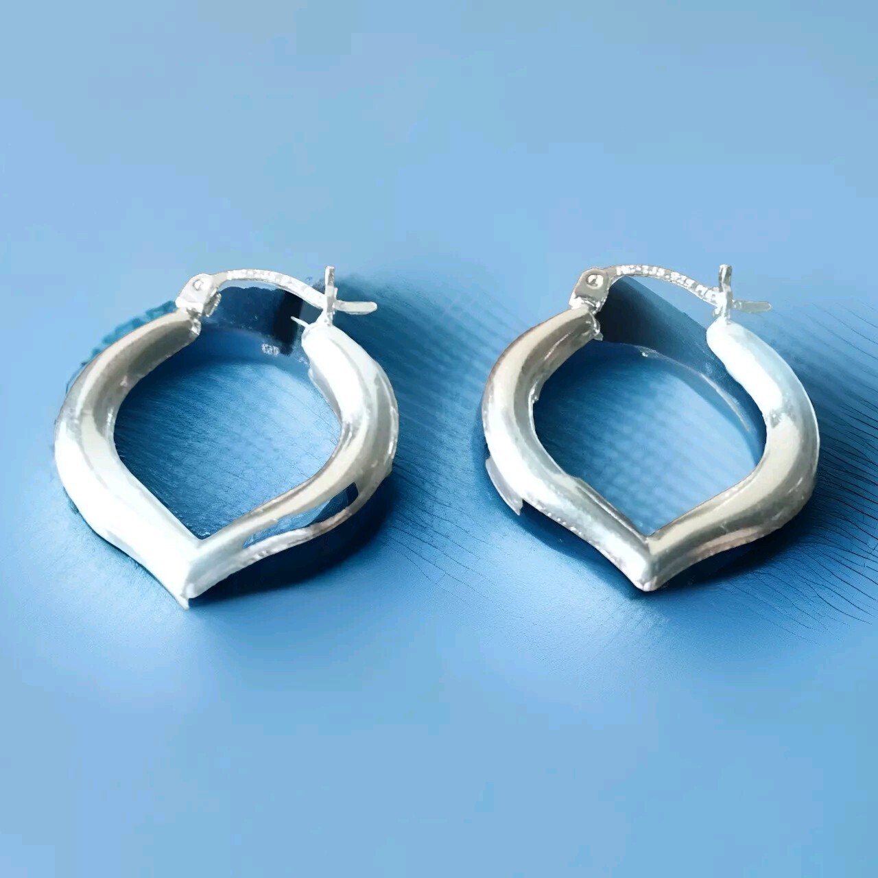 Erick’s Sterling Silver 7/8 In. Wide Heart Shape Hoop Earrings Taxco.925