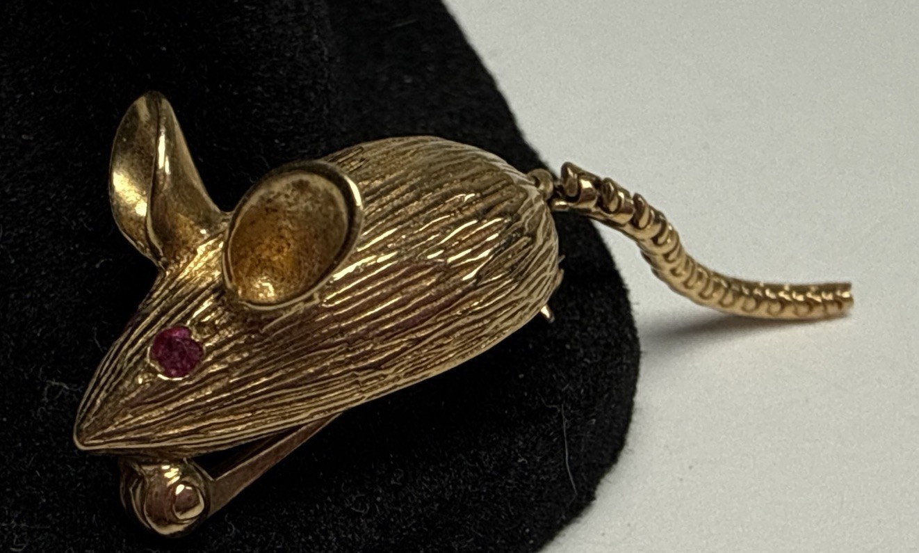14k Yellow Gold Mouse Ruby Eyes Articulated Tail Figural Small VTG Brooch Pin