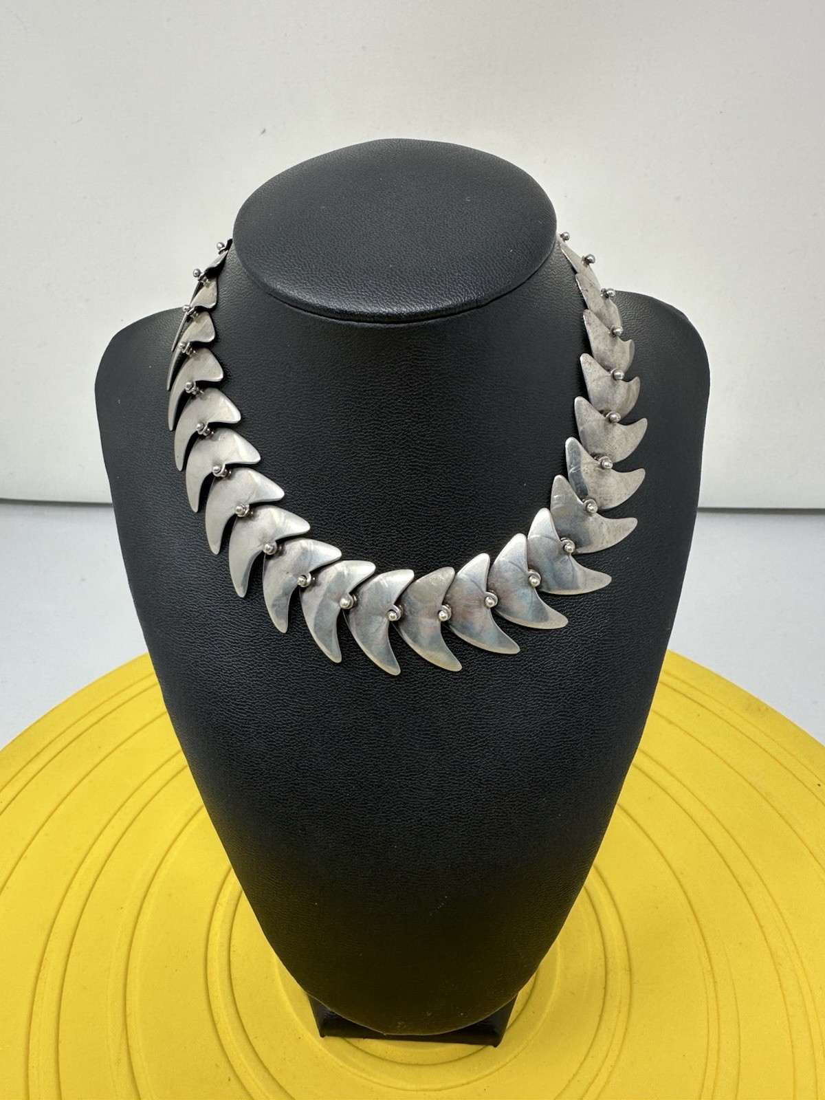 Sterling Silver Elegant 14K Shark Tooth Design Collier Choker Necklace 69g 14 In