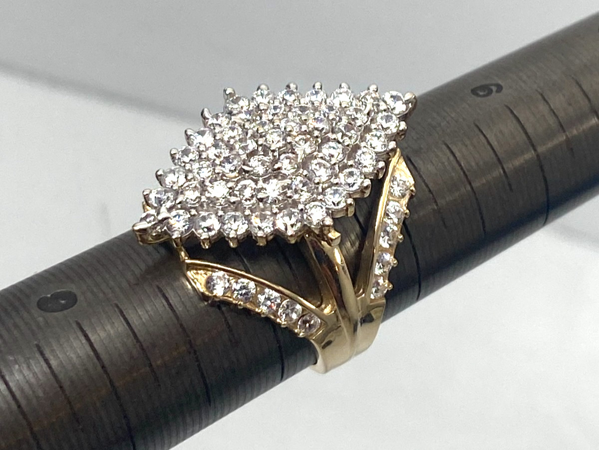 Yellow Gold Solid 10k Ladies Ring | Size 7.5 | 8.0 Grams | Stone