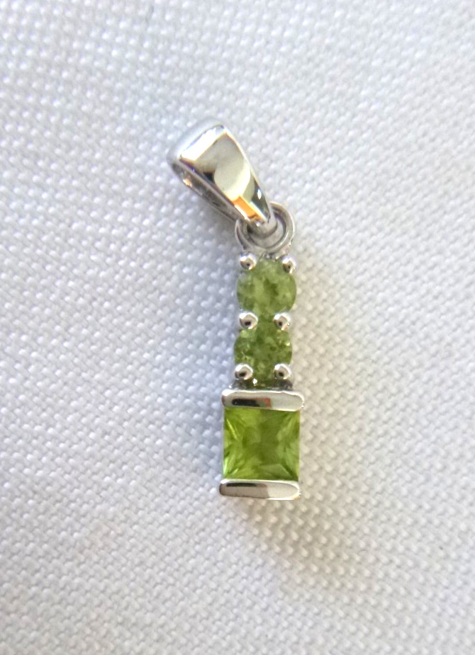 Peridot ‘Journey’ Pendant 3-Stones Approx .36 TCW 925 Sterling Silver 3/4″ Long
