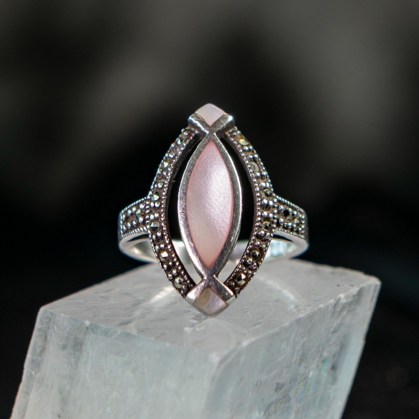 Vintage 925 Sterling Silver Pink Mother of Pearl Art Deco Shield Ring Size 8.25