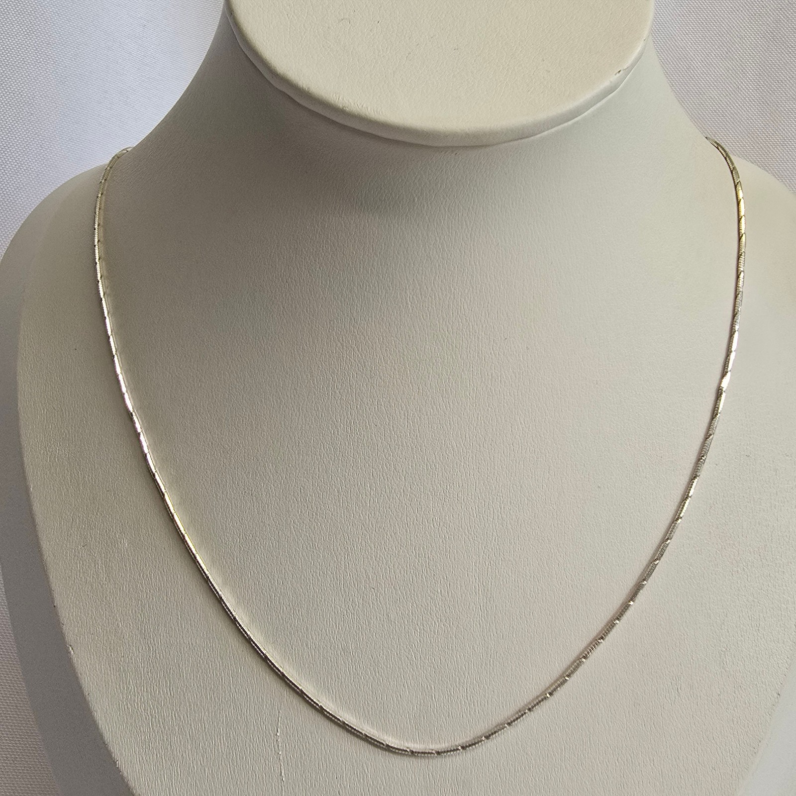 Sterling Silver Necklace 3.53g Fine Jewelry 20″ Unique Chain Spring Ring