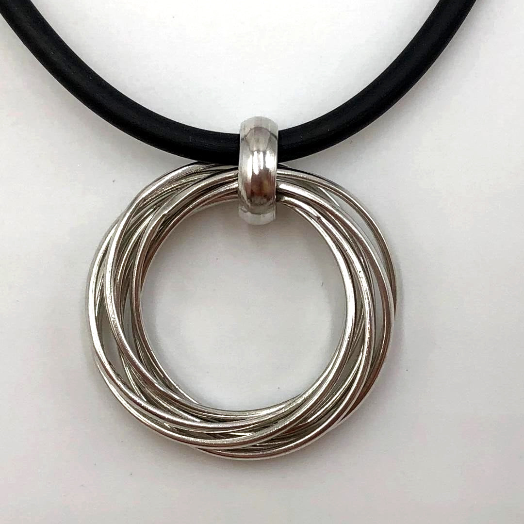 925 Sterling Silver 7 Interlocking Rings Black Rubber Silicone Cord Necklace 16″