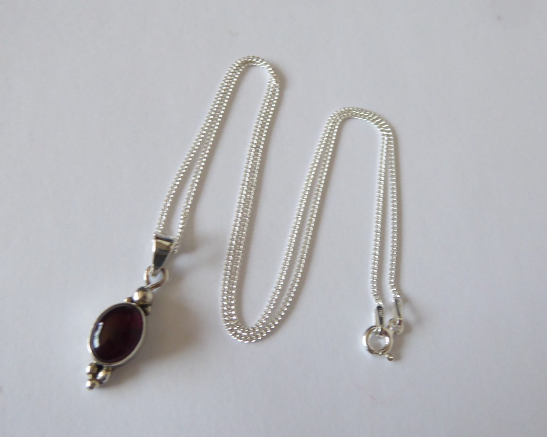Cabochon Garnet Necklace 16″ Solid Sterling Silver 925 Gem Gemstone Oval Pendant