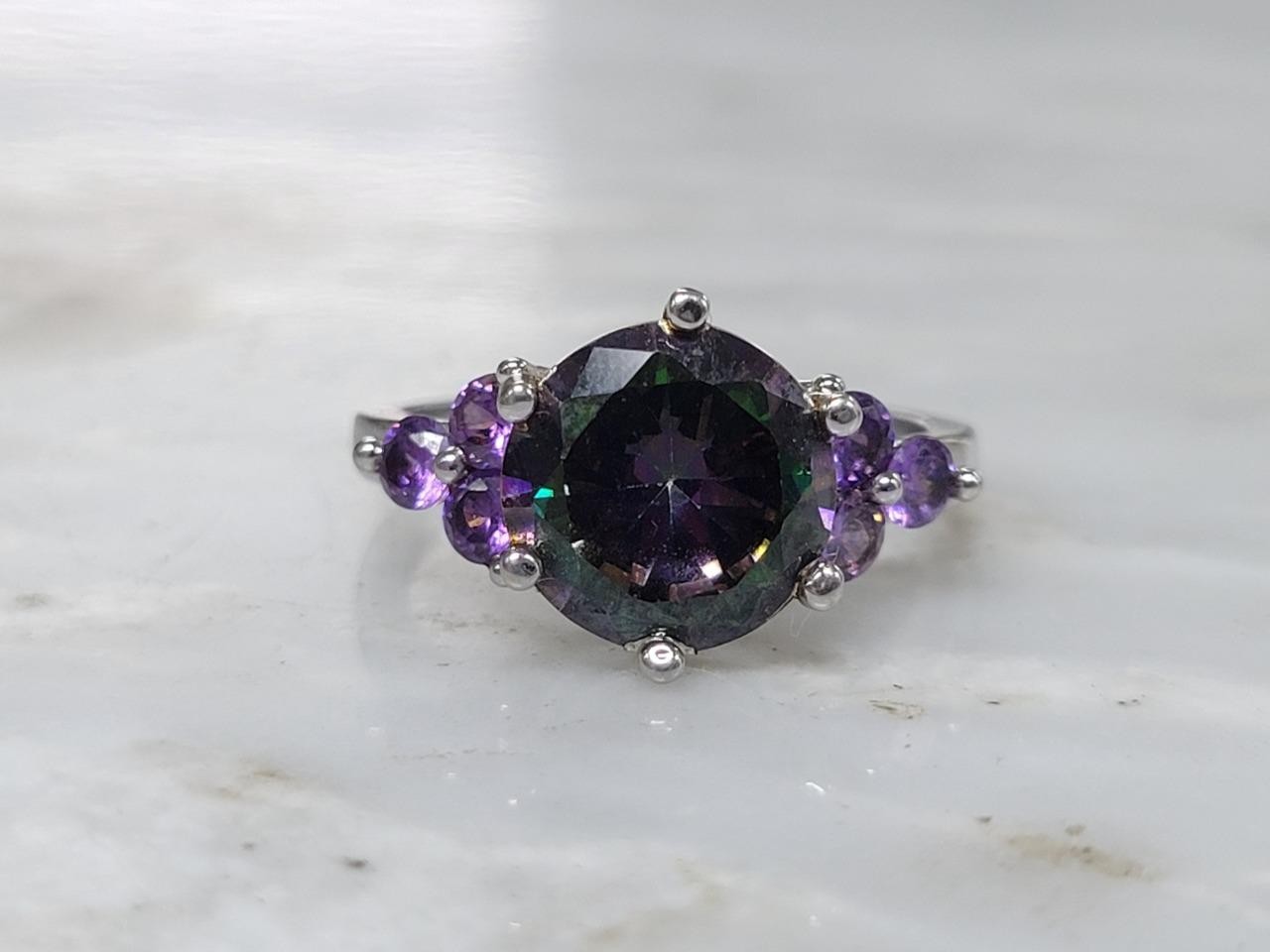 Unknown Stone Sterling Silver Ring w/ Purple Stone Accents ~ 3.6g ~ 5-C429