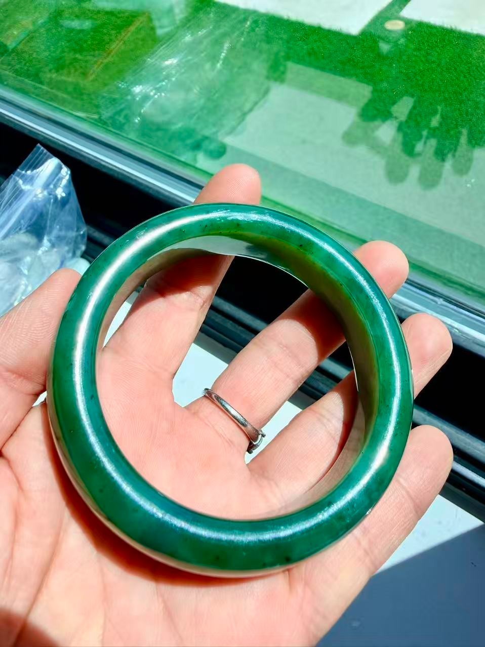 Nephrite Hetian Jade Bangle 59m Russian Siberian apple green translucent 和田玉苹果绿
