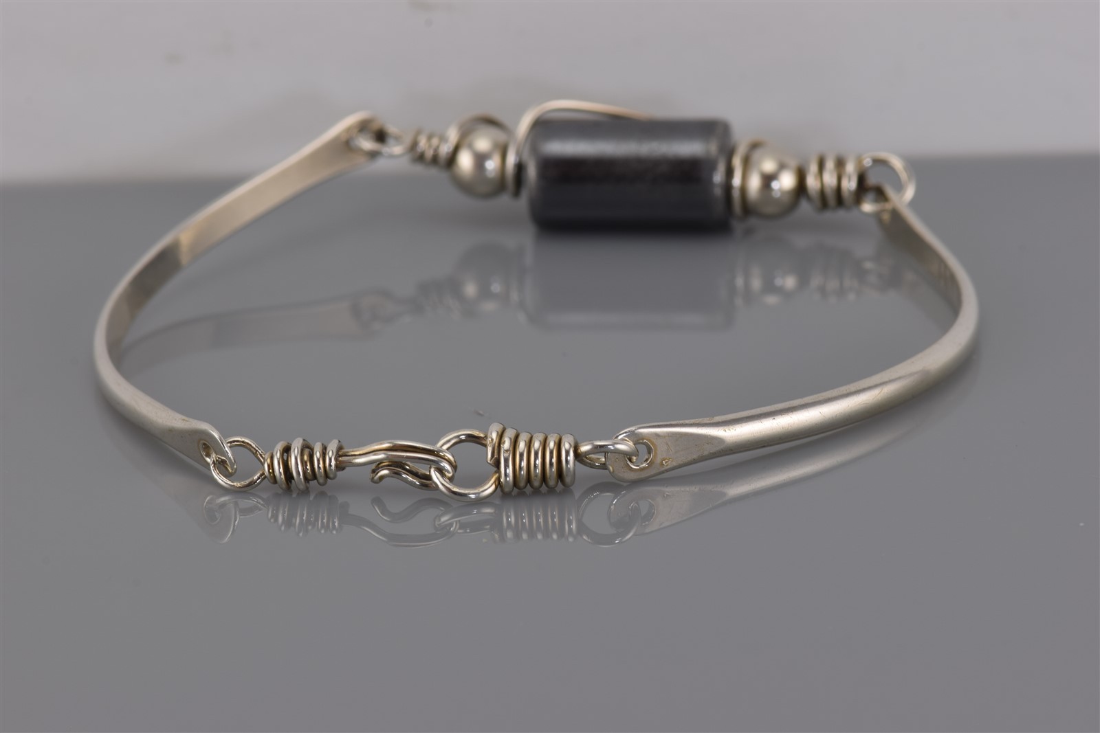 Sterling Silver Wrapped Tumbled Hematite Curved Bar Hinged Bangle Bracelet 7.25″