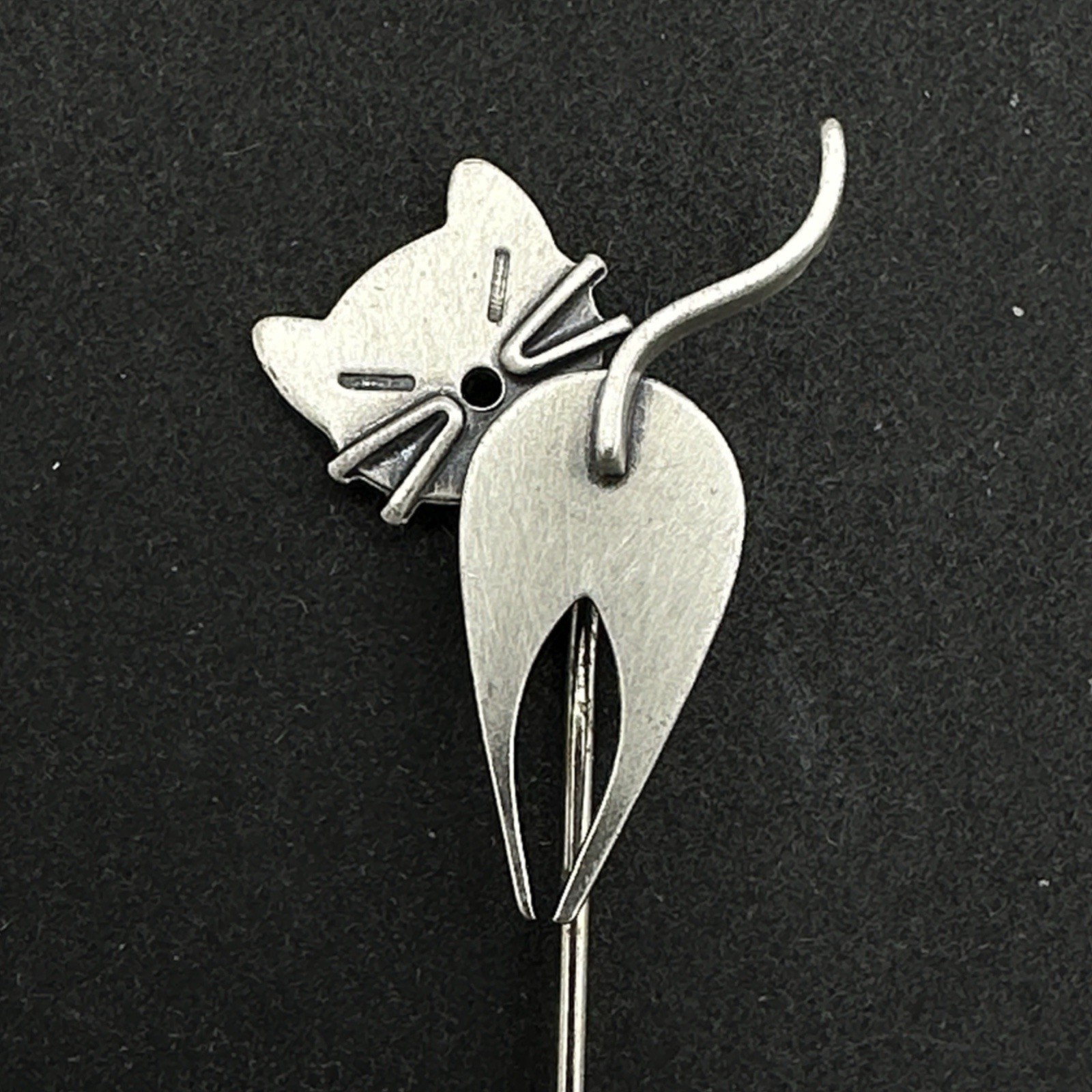 BEAU sterling silver cat stick pin – cute vintage full-body kitty matte brushed