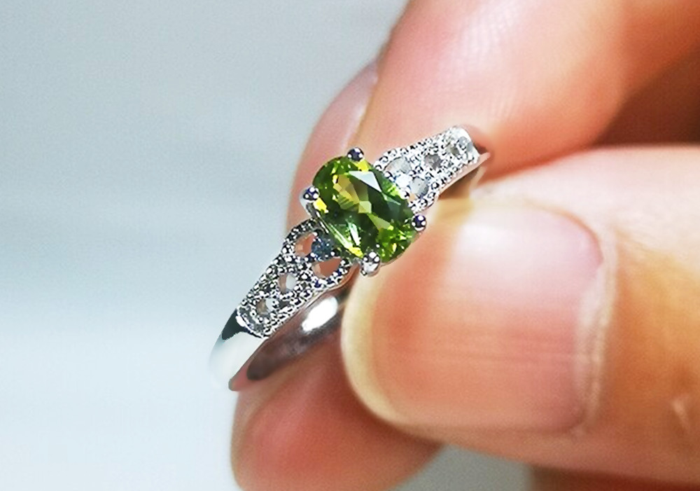 Natural Rare Eye Clean Green Peridot Sterling Silver 925 Handmade Solitaire Ring