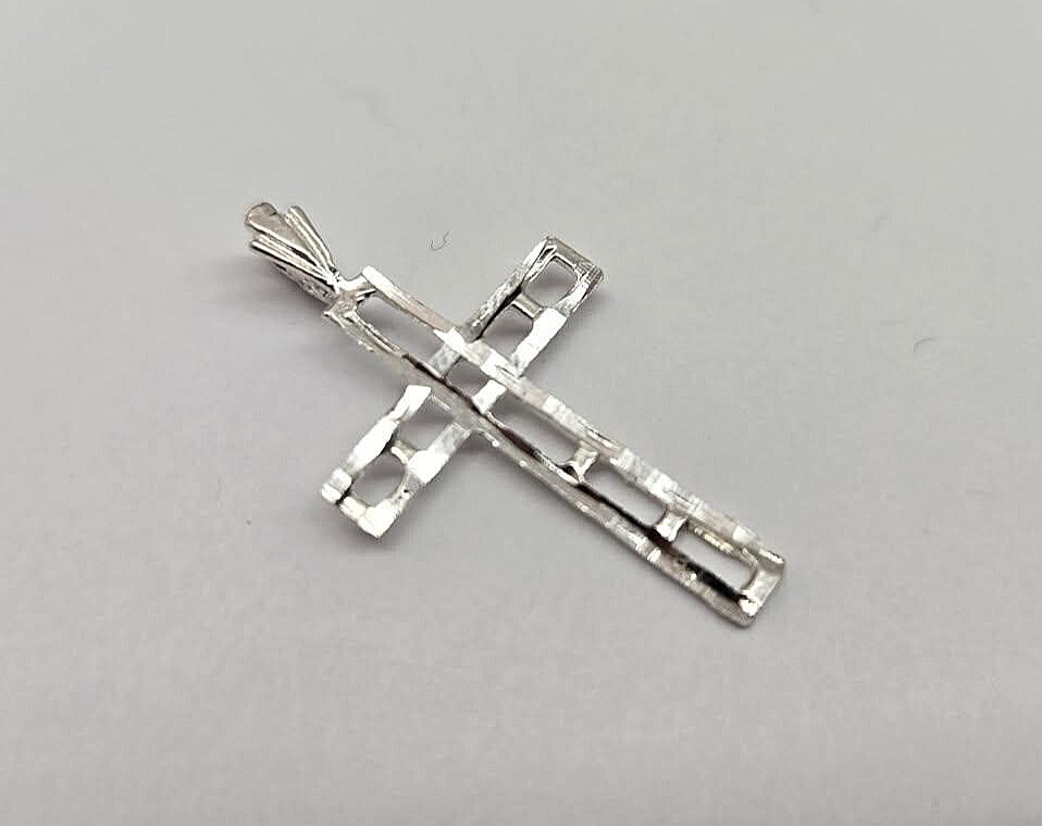 925 Sterling Silver Plain Rectangular Hole Cross Pendant 1 Inch Tall (25mm)