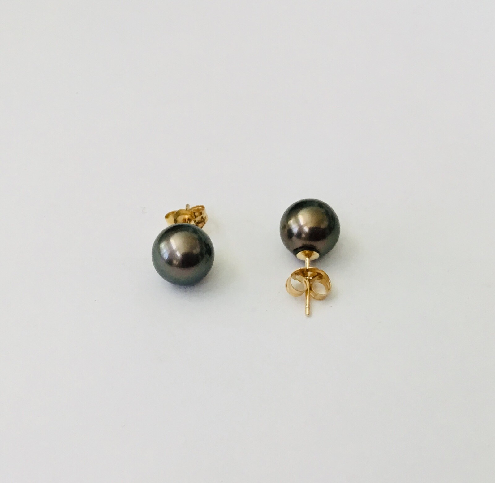 Classic Solid 14K Gold 8.3 – 8.7 mm Genuine Tahitian Pearl Stud Earrings NEW