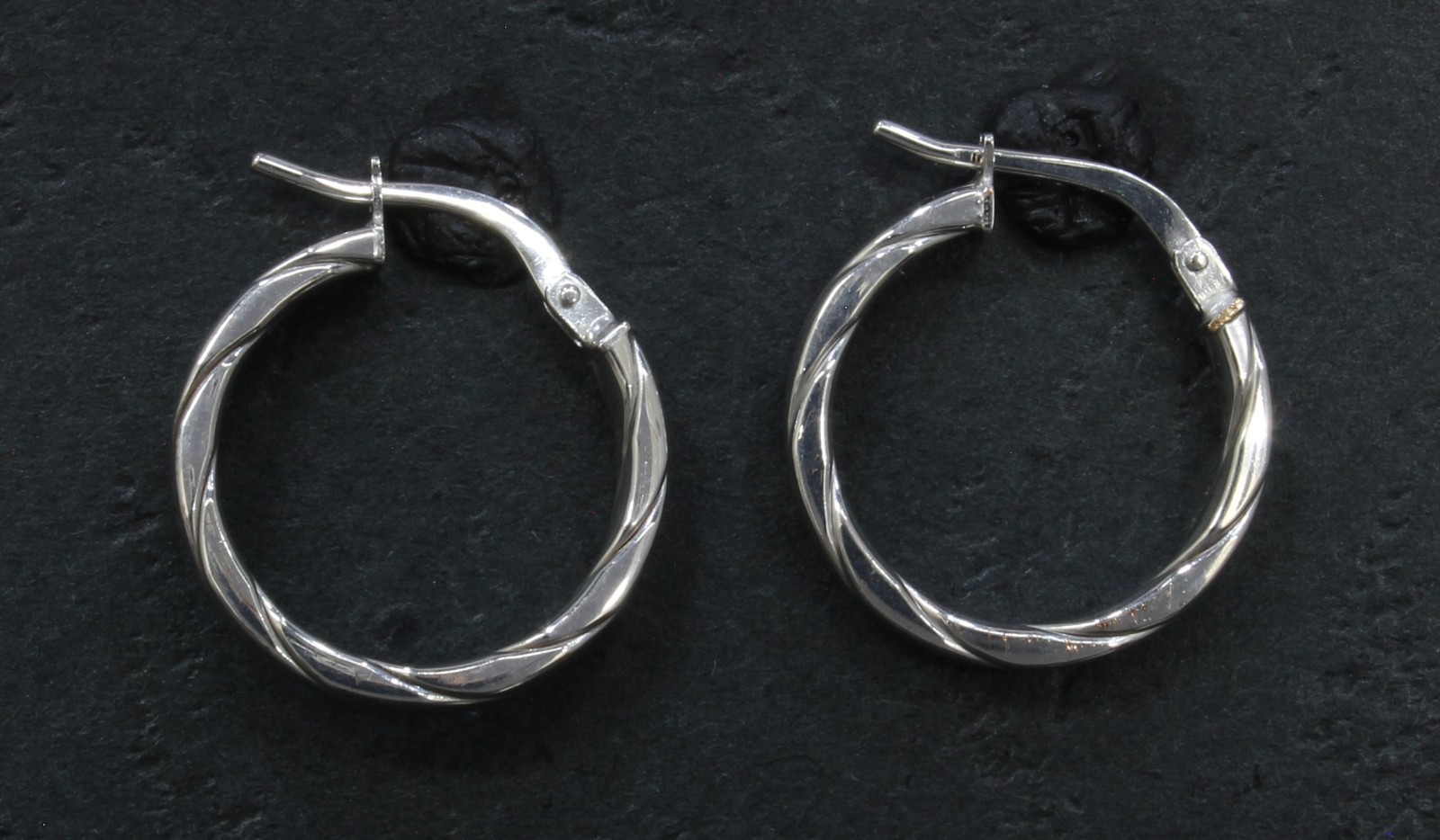 9 Carat White Gold Hollow Round Patterned Creole Earrings 18mm (80.26.458)
