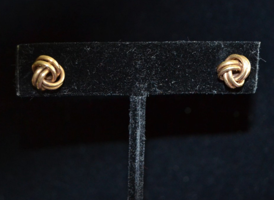 14K Yellow Gold Love Knot Stud Earrings 1 Gram 9.53 mm VGUC Classic Design