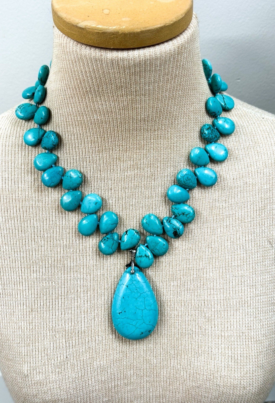 STERLING SILVER TURQUOISE HOWLITE TEARDROP STATEMENT NECKLACE 18 INCHES