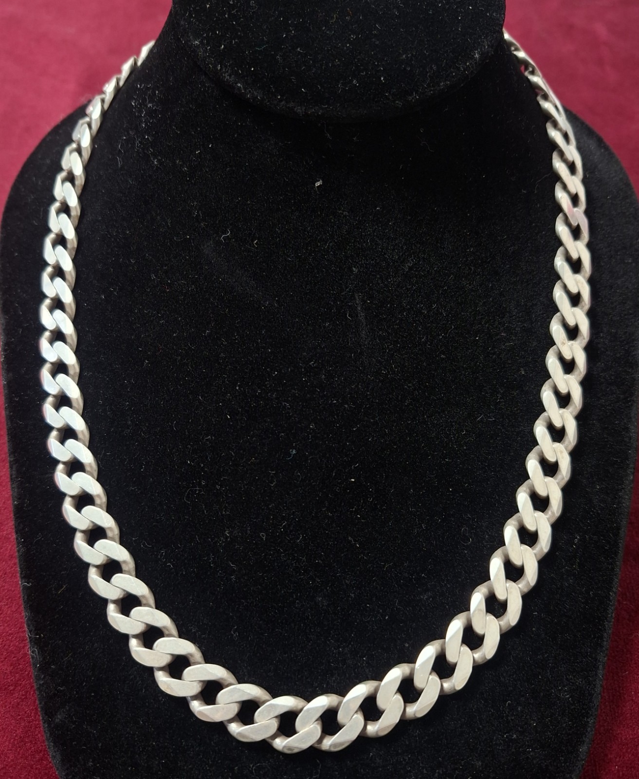 .925 Hallmark Sterling Silver Cuban Link Curb Chain Necklace. 1cm Wide. 81.28g