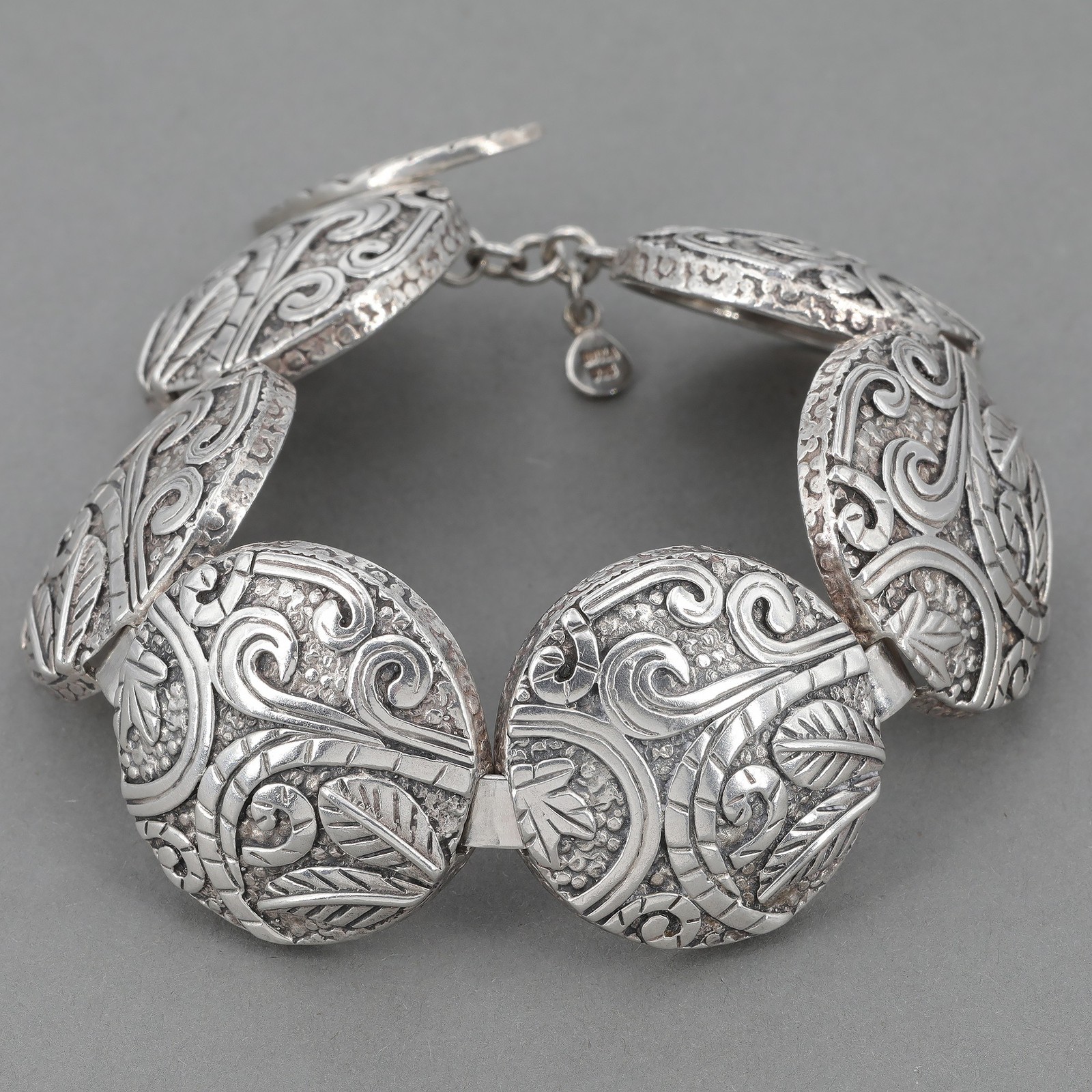 Retired Silpada Heavy Sterling ANCIENT SCROLLS Circle Link Toggle Bracelet B2092
