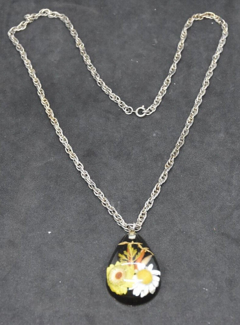 Australian Dried Wild Flowers Plastic Resin Pendant Necklace – Vintage