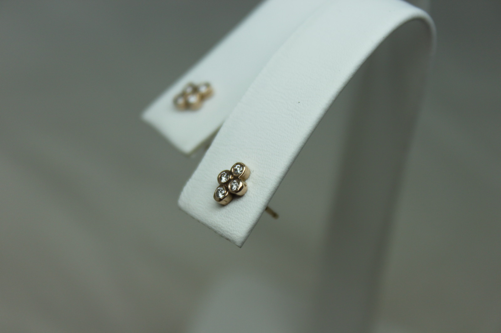 .10 H/SI2 CARAT DIAMOND STUD EARRING 14KT YELLOW GOLD NOT ENHANCED