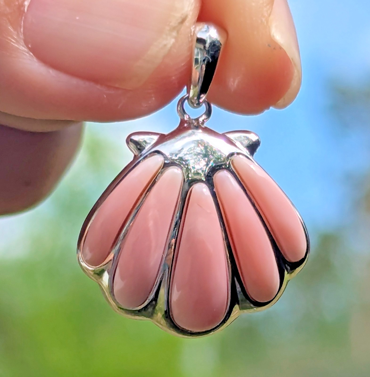 Sterling Silver carved conch shell, scalloped shaped design pendant