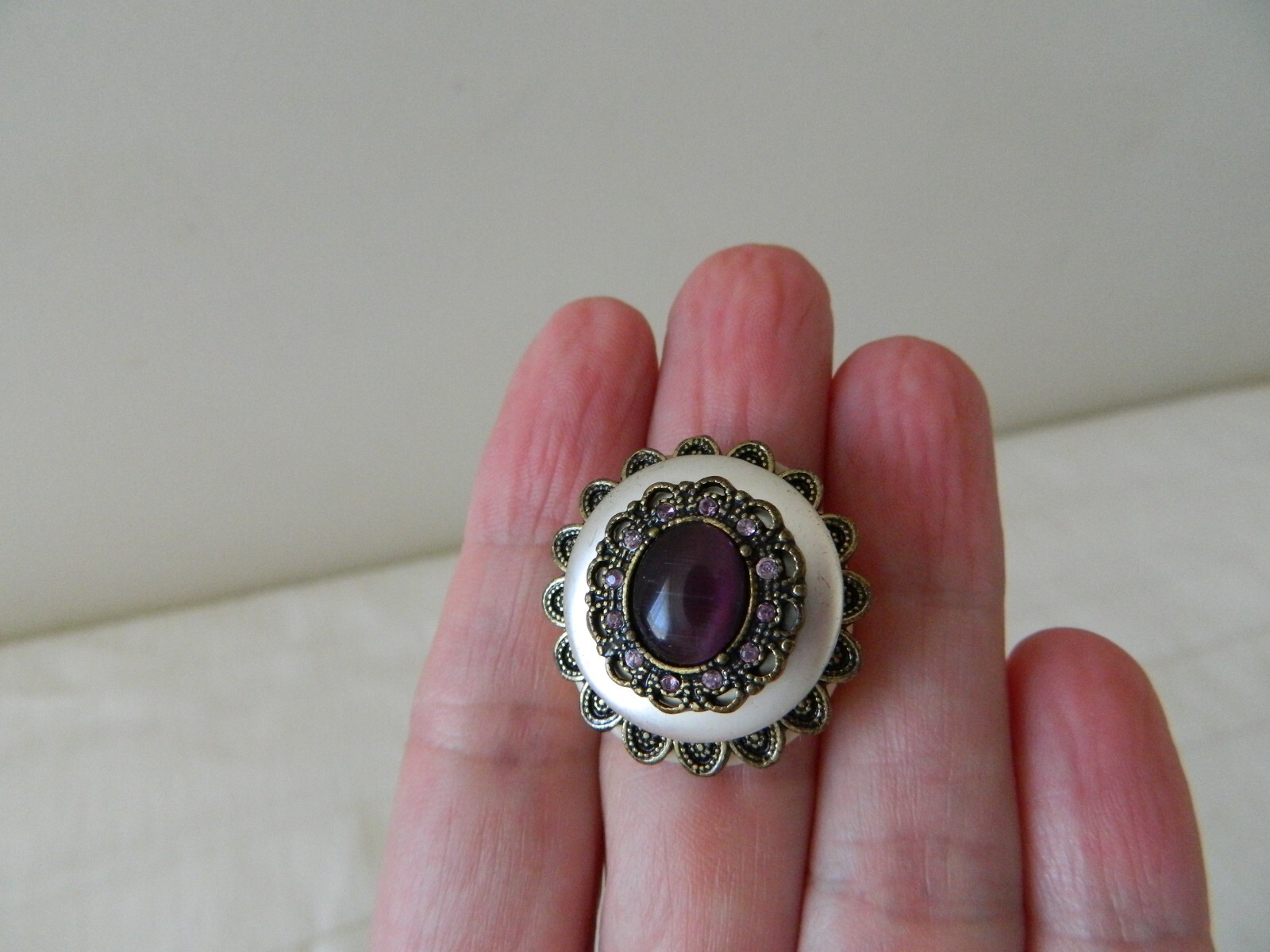 VTG Costume Ring Cream Tone Plastic Lucite Purple Glass Cabochon Filigree Style
